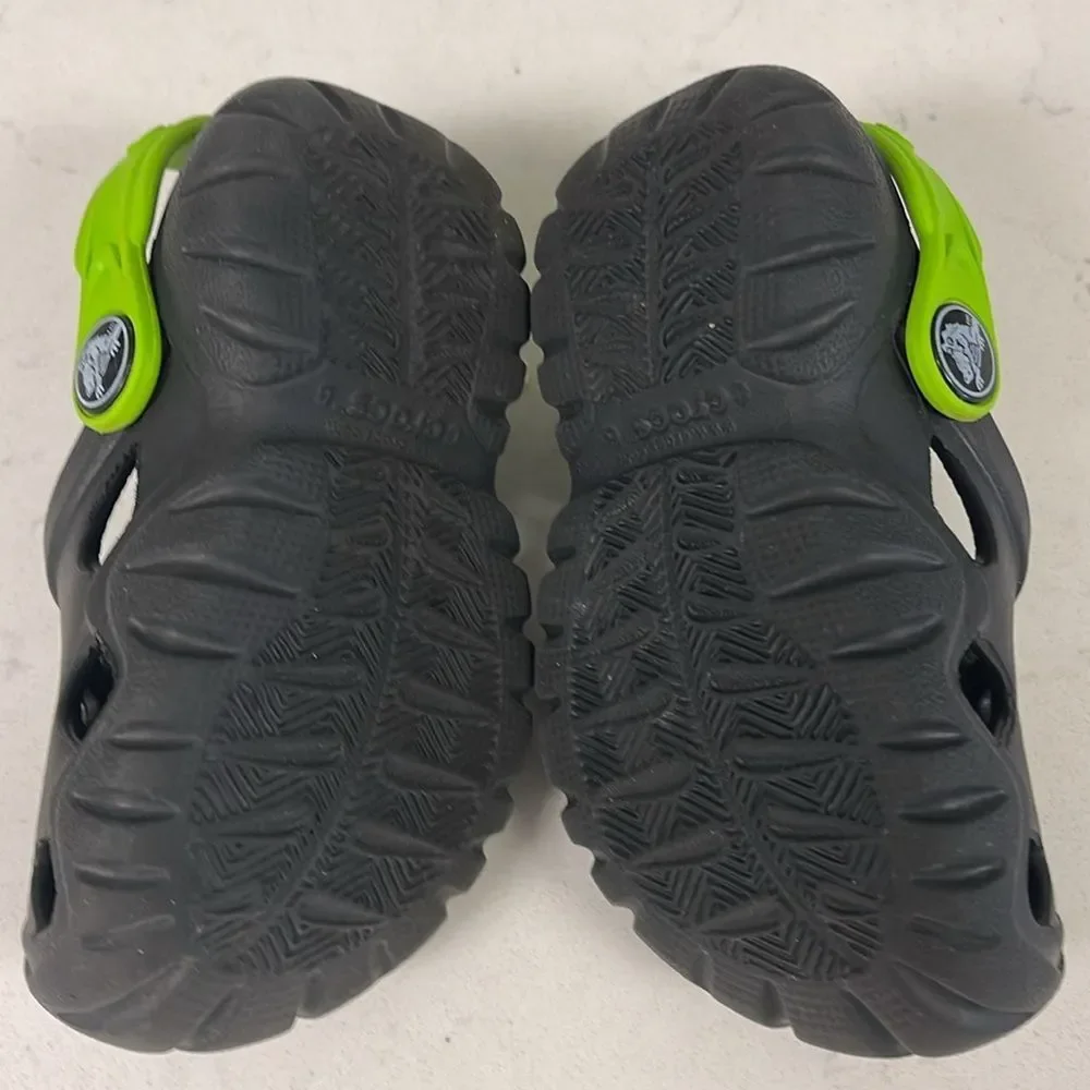 Crocs KIDS' SWIFTWATER™ CLOG Kids Black and Green Clogs Size 6